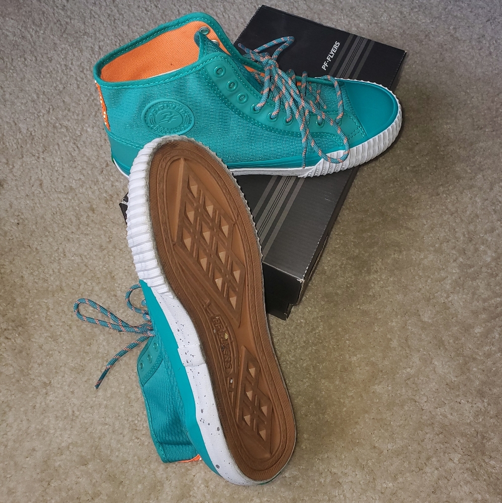 PF Flyers - Picture 2 of 4